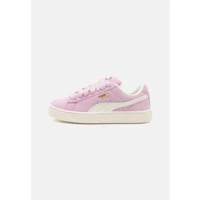 Abbildung von Puma Unisex Sneaker low, Größe: 42, Grape mist/warm white Veloursleder