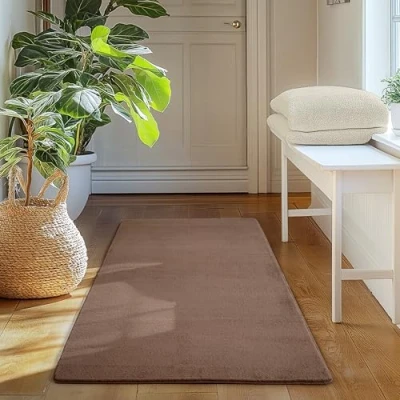 Abbildung von SIMPEX Läufer Teppich Braun 60x100 cm Kurzflor Waschbar, weich &amp; rutschfest, modernes einfarbiges Design für Schlafzimmer, Küche Flur