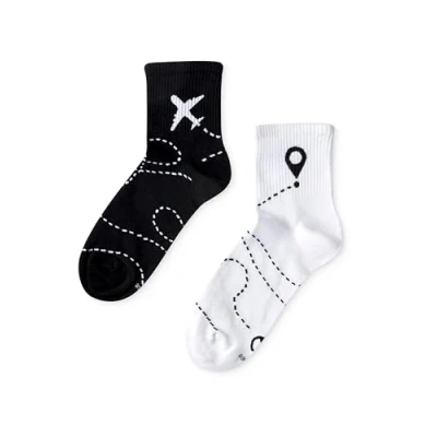 Abbildung von Dedoles Socken Unisex Damen Herren &amp; Kinder Baumwolle viele lustige Designs 1 Paar Geschenk links rechts verschieden, Farbe: Schwarz, Motiv: Flugroute Pilot (Crewsocken), Gr. 35 38
