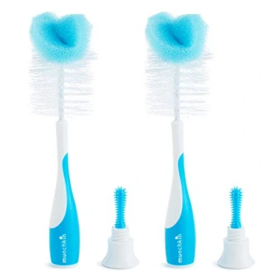 Abbildung von Munchkin Flaschenbürste, 2 in 1 Schwammbürste &amp; Babyflaschenbürste zum Reinigen von Fläschchen, weich wiederverwendbar mit integrierter Saugerbürste, spülmaschinenfest, 2er Set Blau