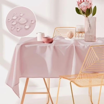 Abbildung von ROOM99 Aura Tischdecke 140 x 260 cm Tischtuch Tafeldecke Fleckschutz Abwaschbar Wasserabweisend Schmutzabweisend Polyester Rechteckig Bankett Dekoration Ganzjährig Puderrosa