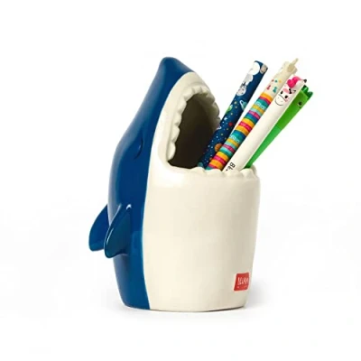 Abbildung von Keramik Stiftehalter Hai Desk Friends von Legami