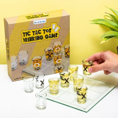 Abbildung von Tic Tac Toe Trinkspiel mit Schnapsgläsern