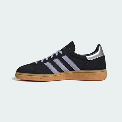 Abbildung von adidas Originals Handball Spezial Sneaker low, Damen, Größe: 40 2/3, Core black/violet tone Veloursleder