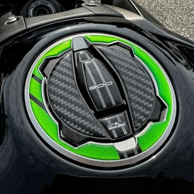 Abbildung von Resin Bike Aufkleber Motorrad Kompatibel Mit Kawasaki Z900 2023 2024. Schutz Tankdeckelschutz vor Stößen und Kratzern. Aufklebersatz 3D Harzklebstoff Stickers Made in Italy