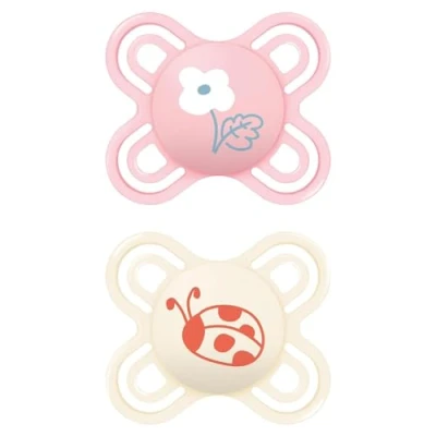 Abbildung von MAM Perfect Start Schnuller im 2er Set, speziell für Neugeborene, zahnfreundlicher Baby aus nachhaltigen &amp; bio erneuerbaren Materialien, mit Schnullerbox, 0 2 Monate, Blume/Marienkäfer