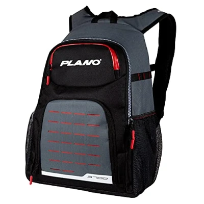 Abbildung von Plano Weekend Series 3700 Rucksack, Grau mit roten, schwarzen und weißen Akzenten, inklusive 2 verstaubaren Utensilienboxen, hochwertige Ausrüstungsaufbewahrung, weiche Aufbewahrungstasche