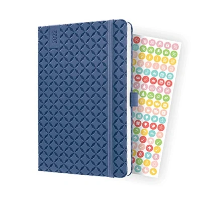 Abbildung von SIGEL J2101 Wochenkalender Jolie 2022 ca. A5 blau Hardcover 174 Seiten mit fröhlichem Kalendarium, vielen Infos und praktischen Stickern FSC zertifiziert Terminplaner
