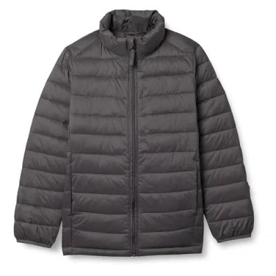 Abbildung von Amazon Essentials Jungen Leichte, Wasserbeständige Pufferjacke, Verstaubar, Kohlegrau, 5 Jahre