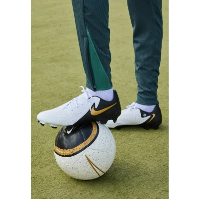 Abbildung von Nike Performance Phantom GX II Academy FG/MG Fußballschuh Nocken, Herren, Größe: 42.5, White/black/metallic gold coin Schuhe
