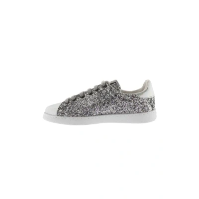Abbildung von victoria Low Top Tennis Glitter &amp; Metallic Details Passende Schnürsenkel 112558 für Damen Plata 39