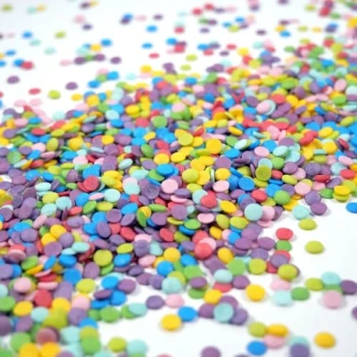 Abbildung von Streuselheld Regenbogen Konfetti 40g Streusel zum Dekorieren und Verzieren von Gebäck aller Art wie Torten Kuchen Keksen Zuckerstreusel