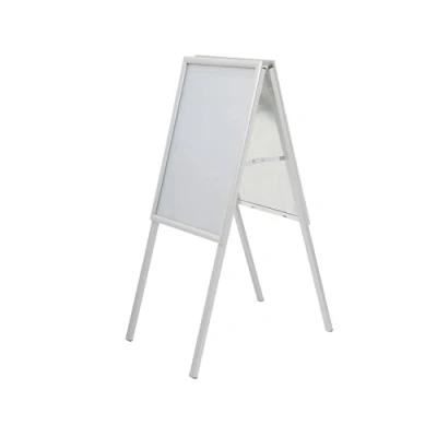 Abbildung von MAUL Kundenstopper MAULpublic A2 outdoor aus Aluminium Wetterfeste Tafel für Restaurant, Gastronomie, Kiosk Aufsteller doppelseitig nutzbar 105 x 45 1,2 cm Silber
