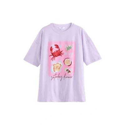 Abbildung von Next SEAM Detail Relaxed FIT Skater Style . Tshirt print lilac purple coastal dinner front graphic, Damen, Größe: Large