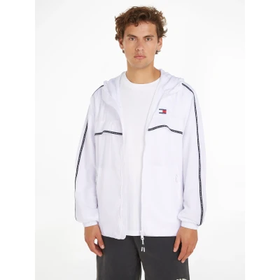 Abbildung von Tommy Jeans Blouson TJM CHICAGO Tape WINDBREAKER EXT mit Markenschriftzug am Ärmel