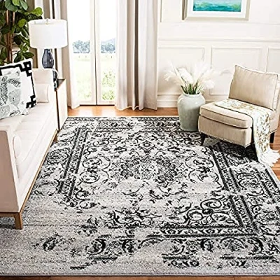 Abbildung von SAFAVIEH Distressed Teppich für Wohnzimmer, Esszimmer, Schlafzimmer Adirondack Collection, Kurzer Flor, Silber und Schwarz, 91 X 152 cm