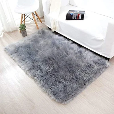 Abbildung von HEQUN Faux Lammfell Schaffell Teppich Kunstfell Dekofell Lammfellimitat Longhair Fell Nachahmung Wolle Bettvorleger Sofa Matte (75 x 120 cm, Grau)