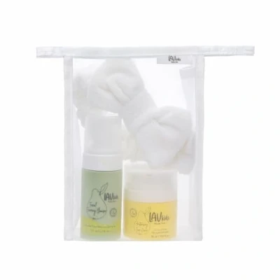 Abbildung von LAV Kids Gesichtspflege Set, Reinigungsschaum 100 ml, Feuchtigkeitscreme 50 Stirnband und Kulturtasche, Weiß (Feuchtigkeitsspendend)