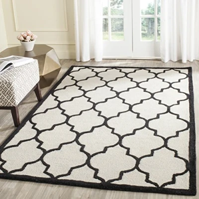 Abbildung von SAFAVIEH Geometrisch Teppich für Wohnzimmer, Esszimmer, Schlafzimmer Cambridge Collection, Kurzer Flor, Elfenbein und Schwarz, 122 X 183 cm