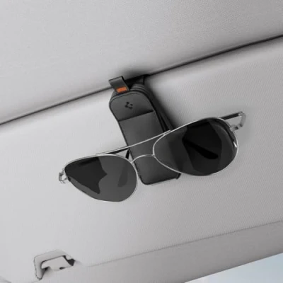 Abbildung von Spigen Brillenhalter für Auto, Vegan Leder, 2 Stück Sonnebrillenhalter Auto Sonnenblende, Sonnenbrillen Halterung Tesla Model Y/3/S/X, BMW, Benz, VW Accessoires Visier Zubehör Schwarz