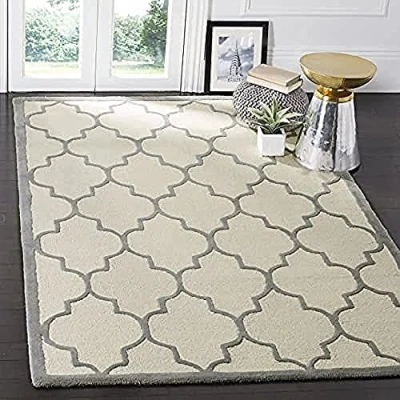 Abbildung von SAFAVIEH Geometrisch Teppich für Wohnzimmer, Esszimmer, Schlafzimmer Cambridge Collection, Kurzer Flor, Elfenbein und Silber, 183 X 274 cm