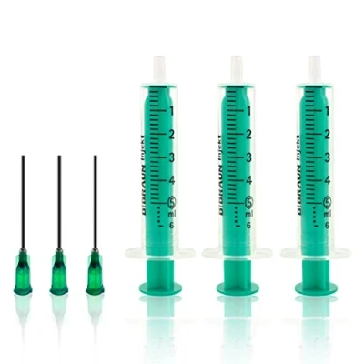 Abbildung von 3 Stück Spritzen Set 5ml mit stumpfer Nadel. Einwegspritzen, Dosierspritze aus Plastik. Ideal für feine Dosierungen, Hobby, Handwerk, Haustiere. Zur Präzisionsanwendung von Flüssigkeiten.