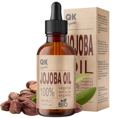 Abbildung von QKnatur Jojobaöl BIO Kaltgepresst (100 ml, Jojobaöl) für Körper, Gesicht, Haare, Nägel, Bart Anti Falten und Akne Vengan Cruelty Free Glasflasche + Pumpe