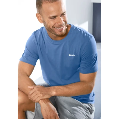 Abbildung von Bench. Loungewear T Shirt, mit kleinem Markenaufdruck vorn