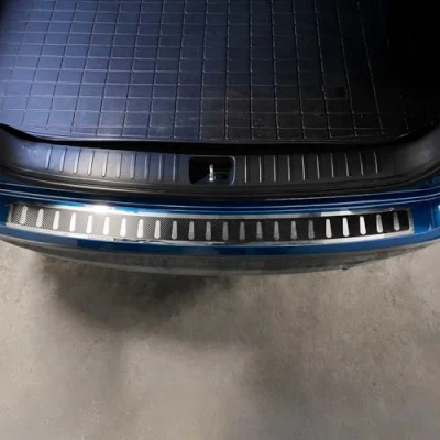 Abbildung von OMAC Ladekantenschutz Stoßstange kompatibel mit Hyundai Tucson 2018 2020 Chrom Kohlefaserfolien