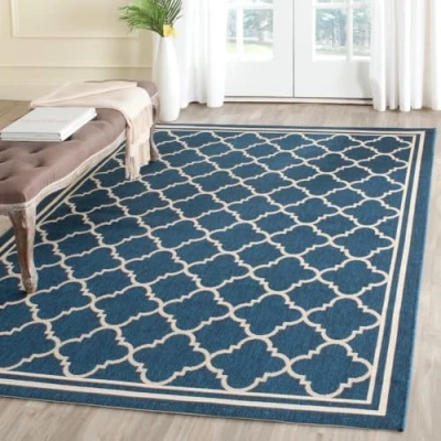 Abbildung von SAFAVIEH Geometrisch Teppich für Wohnzimmer, Esszimmer, Schlafzimmer Courtyard Collection, Kurzer Flor, Marine und Beige, 160 X 231 cm