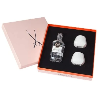 Abbildung von JUNIPER JACK x MEISSEN (Gin &amp; Porzellan Geschenk Set) 500 ml, 46,5% vol. Alk. London Dry Gin + zwei edle Porzellanbecher aus Meissner