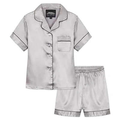Abbildung von CityComfort Silk Pyjama Set für Mädchen, Kurze Schlafanzughose &amp; Kurzärmliges Oberteil mit Kragen Knopfleiste Geschenke Mädchen (Braungrau, 7 8 Jahre)