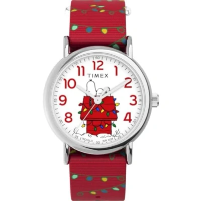 Abbildung von Timex Peanuts Damen Armbanduhr, 38 mm, rotes Stoff Durchzugsarmband, weißes Ziffernblatt, silberfarbenes Gehäuse TW2W80800