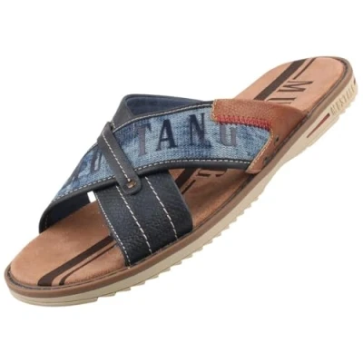 Abbildung von Mustang Shoes Pantolette, Sommerschuh, Schlappen, Poolslides, mit auffälligem Logoschriftzug