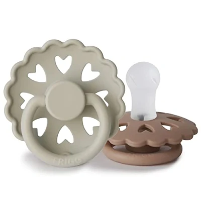 Abbildung von FRIGG Fairytale Schnuller 2 Packung Silikon BPA Frei Hergestellt in Dänemark Symmetrischer Sauger Kirschform (Silky Satin/Willow Gray, Größe 1 (0 6 Monate))
