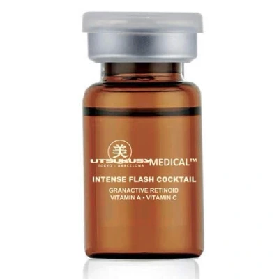 Abbildung von Intense Flash Cocktail steriles Serum für Microneedling (Derma Pen) u. Mesotherapie (Dermaroller) Behandlungen Professionelles Serum. Ampulle mit 5 ml