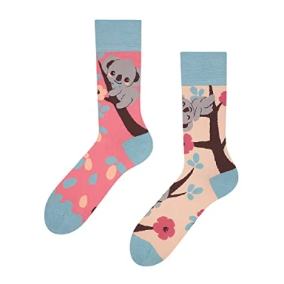 Abbildung von Dedoles Socken Unisex Damen Herren &amp; Kinder Baumwolle viele lustige Designs 1 Paar Geschenk links rechts verschieden, Farbe Rosa, Motiv Schläfriger Koala, Gr. 39 42