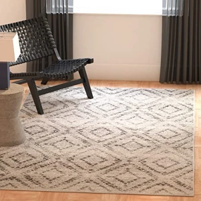 Abbildung von SAFAVIEH Modern Teppich für Wohnzimmer, Esszimmer, Schlafzimmer Adirondack Collection, Kurzer Flor, Hellgrau und Grau, 91 X 152 cm