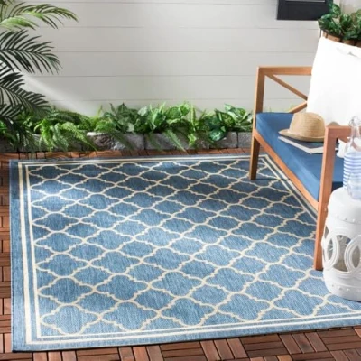 Abbildung von SAFAVIEH Geometrisch Teppich für Wohnzimmer, Esszimmer, Schlafzimmer Courtyard Collection, Kurzer Flor, Blau und Beige, 122 X 170 cm
