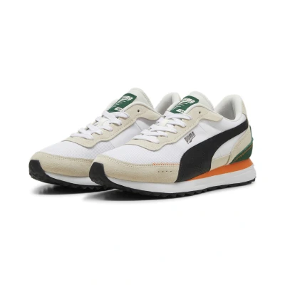 Abbildung von Puma ROAD Rider Unisex Sneaker low, Größe: 37, Warm white/black Leder und textil
