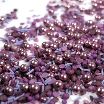 Abbildung von Streuselheld Glitzer Blitzer Lila 80g Streusel zum Dekorieren und Verzieren von Gebäck aller Art wie Torten Kuchen Keksen Zuckerstreusel