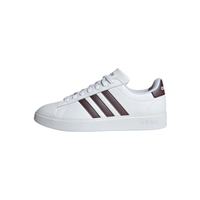 Abbildung von adidas Sportswear Sneaker Design auf den Spuren des Superstar