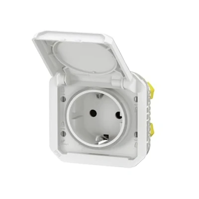 Abbildung von LEGRAND, Plexo New Einsatz, Feuchtraum Steckdose, Schuko Standard, inkl. Klappdeckel, Berührungsschutz, Steckklemmen, 16A, 250 Volt, IP44 IK08 (IP55 bei geschlossenem Deckel), UltraWeiß, 069640L
