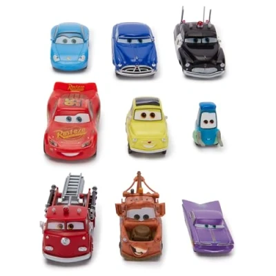 Abbildung von Disney Store Official Cars (Pixar) Spielzeugfigurenset 9 Spielzeuge Mit Lightning McQueen, Hook, Sally, Ramone, Red, Sheriff, Doc, Luigi und Guido Ab 3 Jahren geeignet