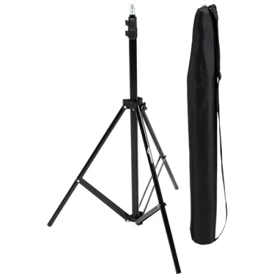 Abbildung von Amazon Basics Aluminium 2,04 m Kamera Beleuchtungsstativ für Studio und On Location Fotos, 1,22 kg, max. Belastung 3,17 Höhenverstellbar, Tragbar, Kompakte Aufbewahrung Schwarz