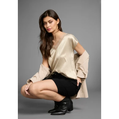 Abbildung von Laura Scott Shirtbluse mit Spitze und Materialmix NEUE KOLLEKTION