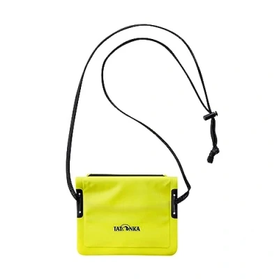 Abbildung von Tatonka WP ID Pocket Kleiner, wasserdichter Brustbeutel mit Klett Rollverschluss Wasserdicht nach IPX7 Maße: 12 x 15 cm (lime)