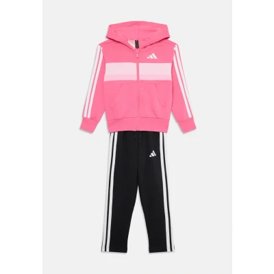 Abbildung von adidas Unisex Kinder SEASONAL ESSENTIALS TIBERIO 3 STRIPES FLEECE TRACKSUIT, pink fusion/white/clear pink, 11 12 Years