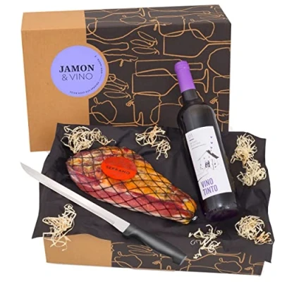 Abbildung von Delikatessen Präsentkorb &quot;Jamón &amp; Vino&quot; mit Serrano Schinken Rotwein aus Spanien Inklusive Schinkenmesser Geschenkfertig verpackt in der spanischen Geschenk Box von jamon.de