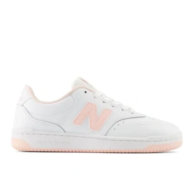 Abbildung von New Balance BB80 Sneaker von dem 550 inspiriert
